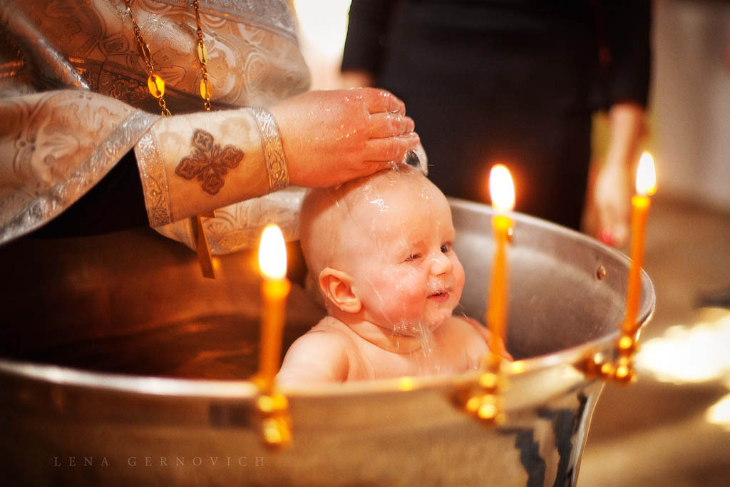 Как крестить ребенка — особенности и правила